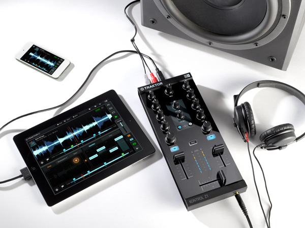 TRAKTOR KONTROL Z1 DJコントローラー 専用バッグ付き TRAKTOR KONTROL