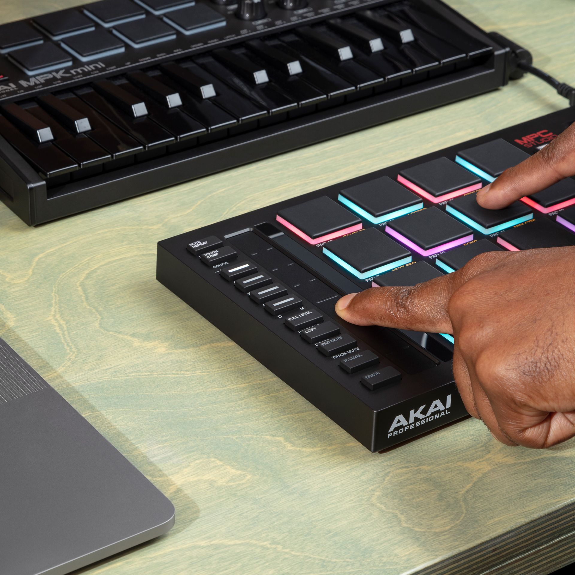 AKAI MPC Studio 2 | MPCソフトウェア専用音楽制作コントローラーの第