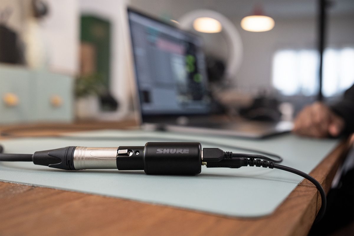 SHURE MVX2U | XLR接続のマイクをPC/Macに簡単に接続できるコンパクト