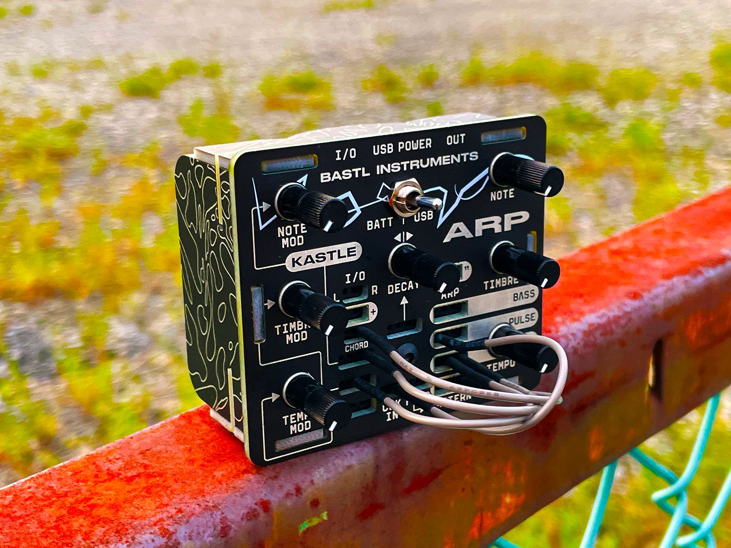 BASTL INSTRUMENTS KASTLE ARP | 手のひらサイズのモジュラー
