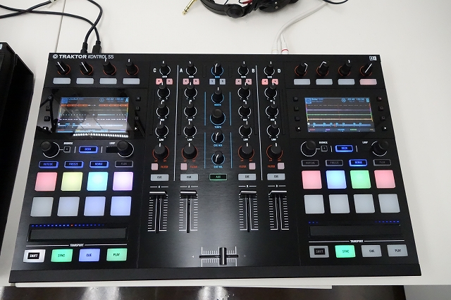 Native Instruments TRAKTOR KONTROL S5 発表！DJスタイルに革新を