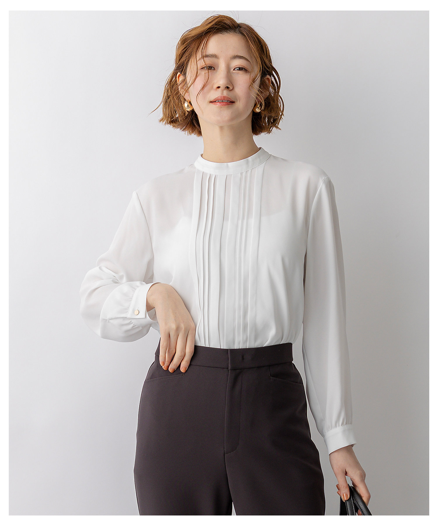 バックサテンアムンゼン フロントタックブラウス