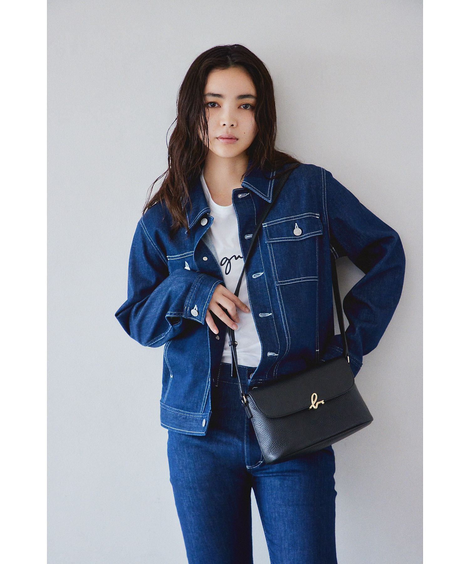 レザーショルダーバッグ ”The b．” IS12F－10