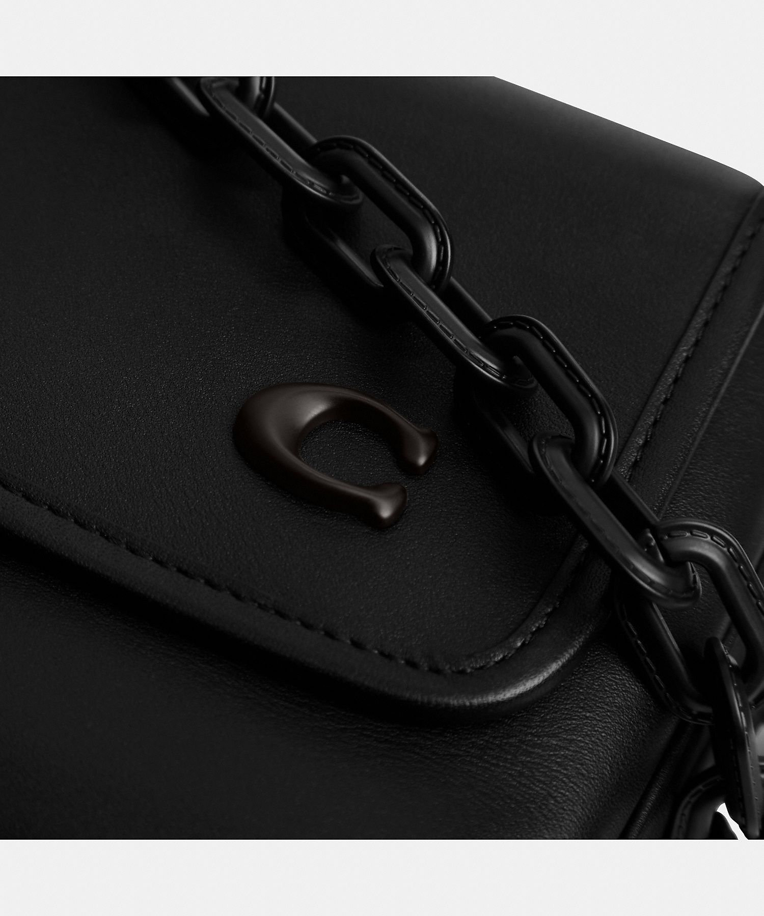 チャーター フラップ クロスボディ 24 | COACH/コーチ | 三越伊勢丹