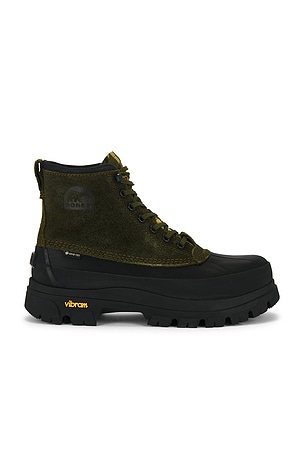 Common Projects コンバットブーツ - Black | REVOLVE