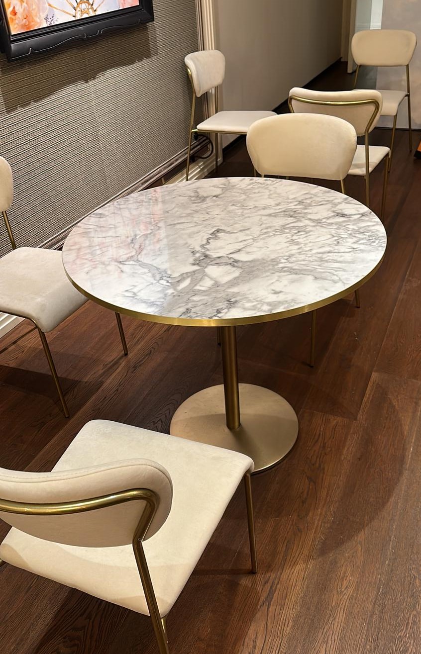 イノックスダイニング ラウンド ホワイトマーブル - Irocodesign for rent