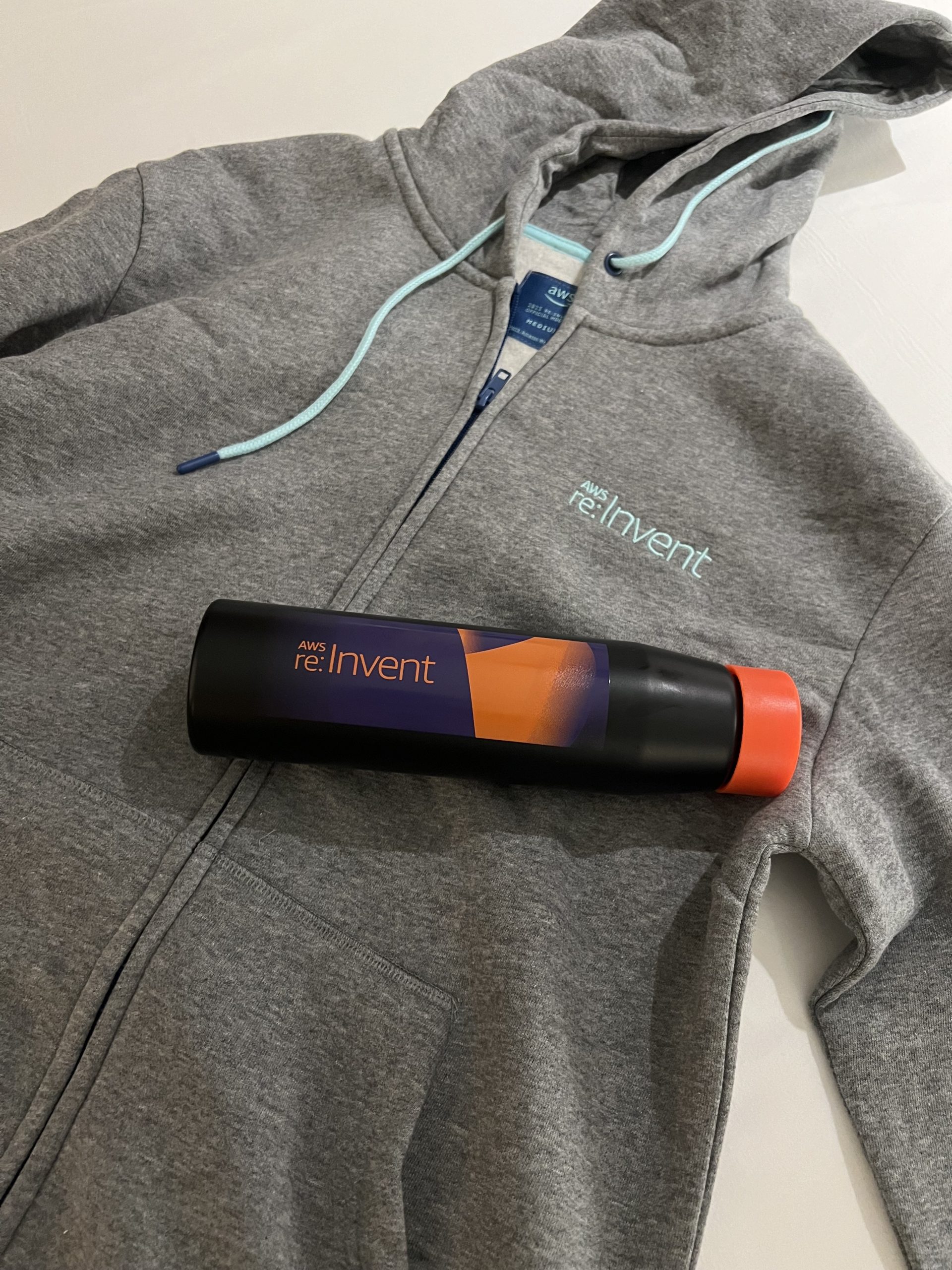 AWS re:Invent 2023】Badgeピックアップ、swag入手、認定ラウンジの