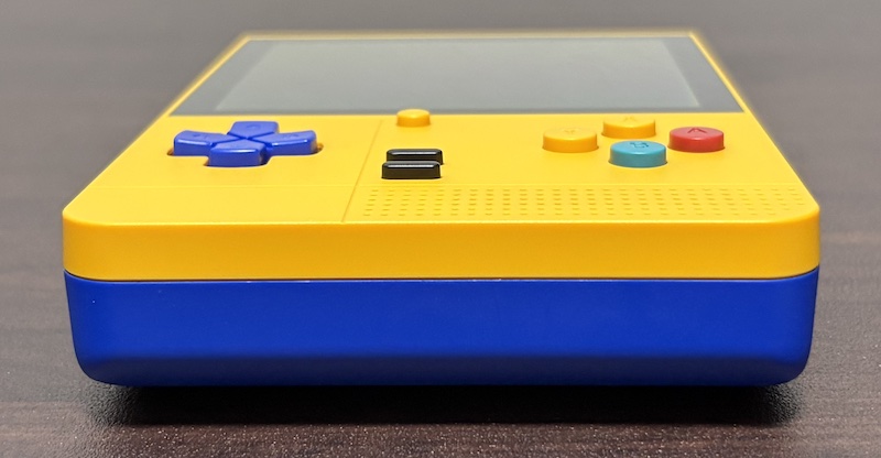 Android搭載の縦型携帯ゲーム機「Retroid Pocket Classic」のレビュー