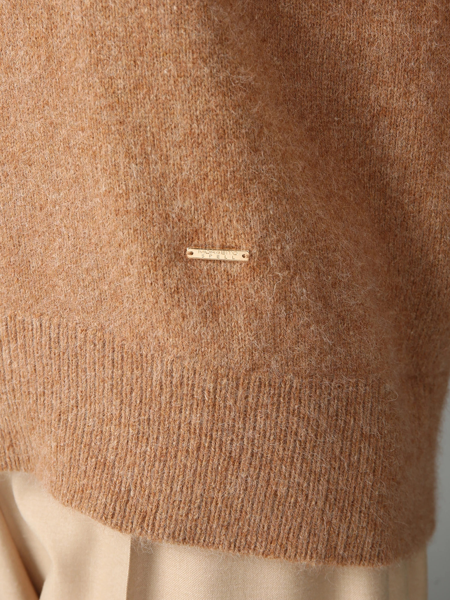 エクラ掲載】 ダーウィン スヌード付き ウール/フォックス ニット