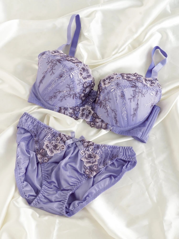 D85-H95]アザレア風刺しゅうブラ＆ショーツ[バイリーンカップ]（大きい