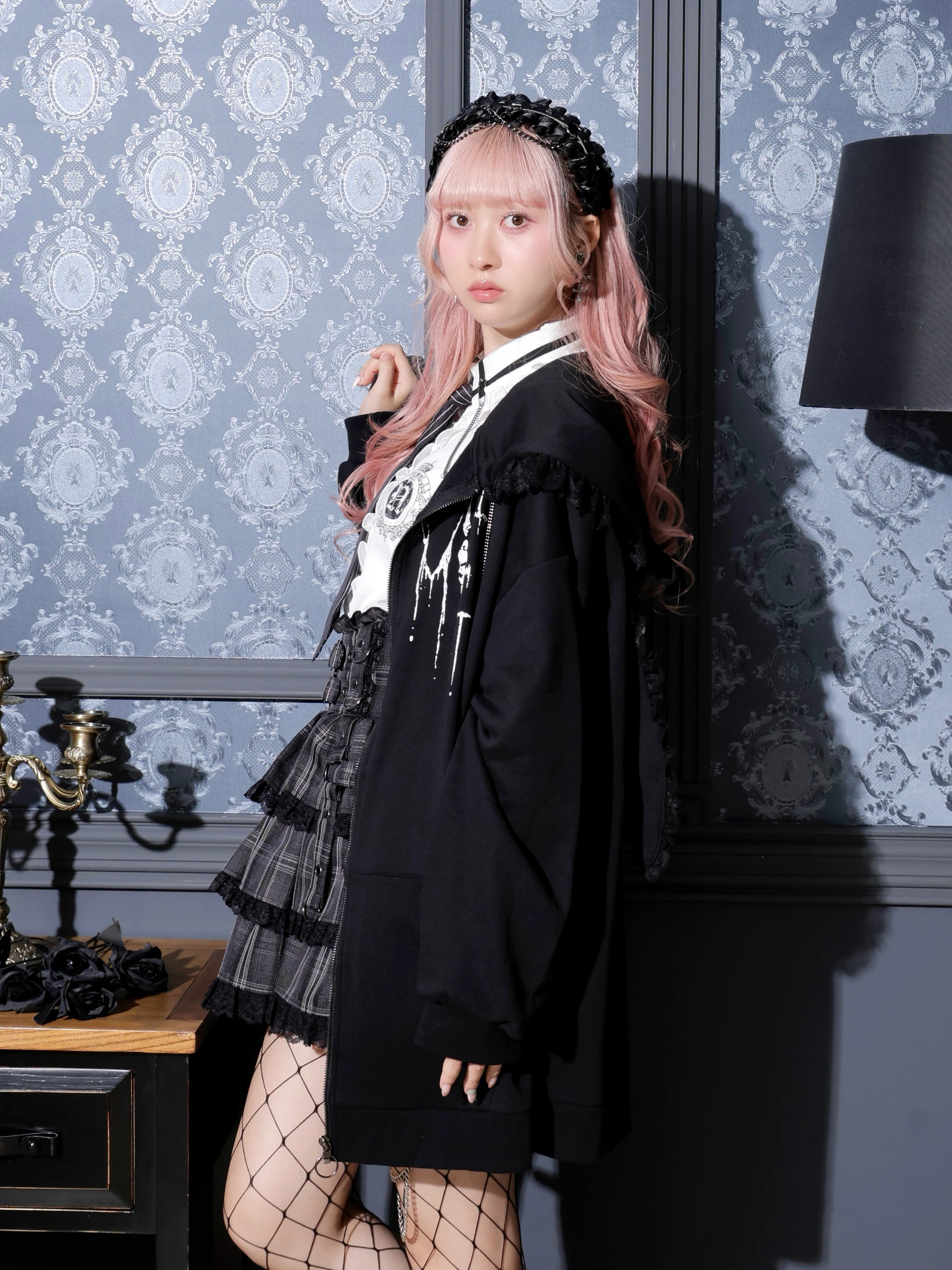 うさ耳フリルレースアップ裏毛ジップパーカー（パーカー｜ピンク・黒