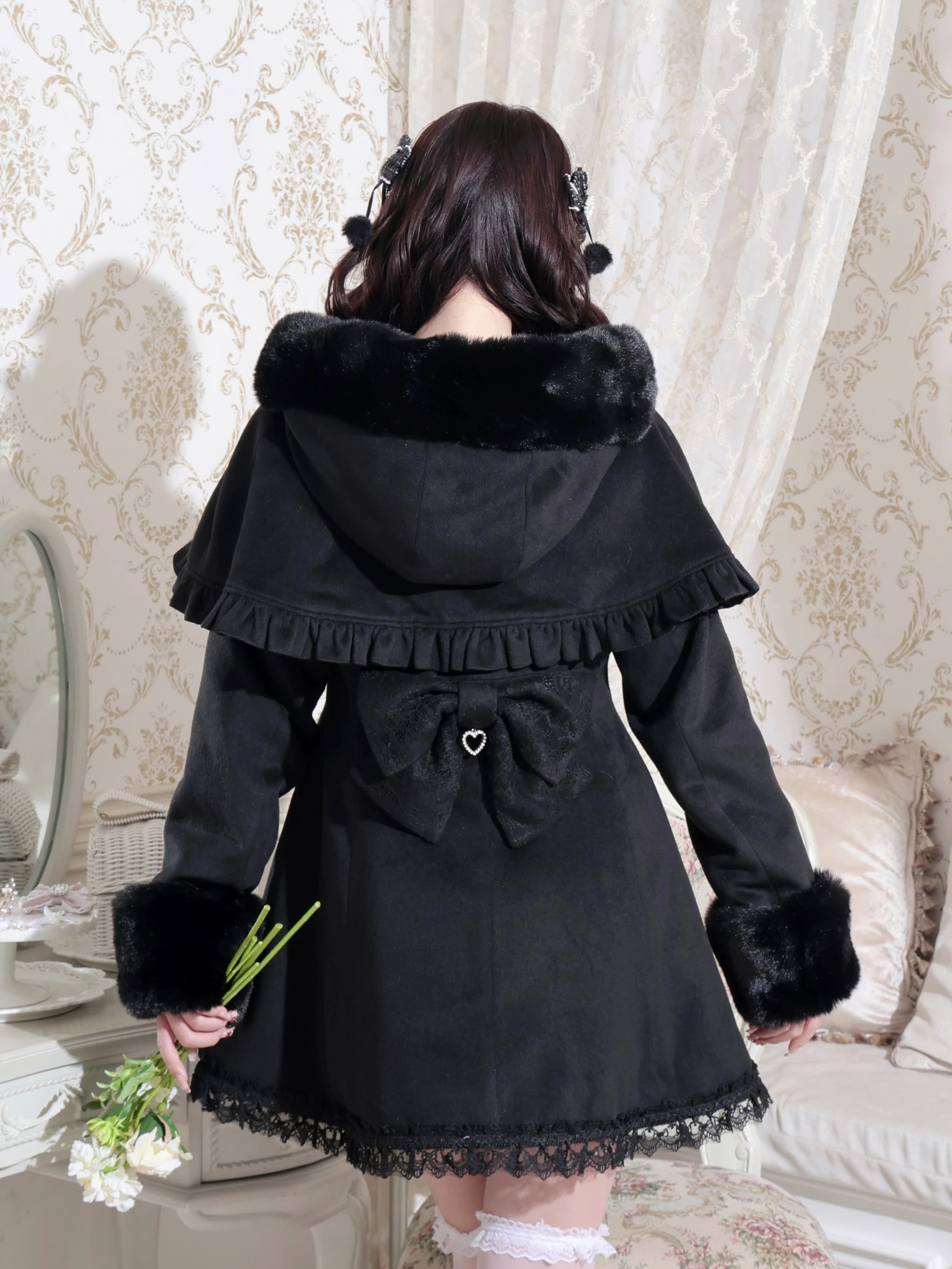 ケープフリルドーリーフレアコート（コート｜オフホワイト・ピンク・黒