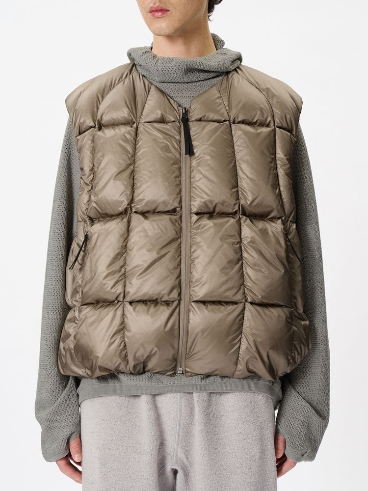 公式・限定】Goldwin 0 スリーディメンショナルダウンライトベスト