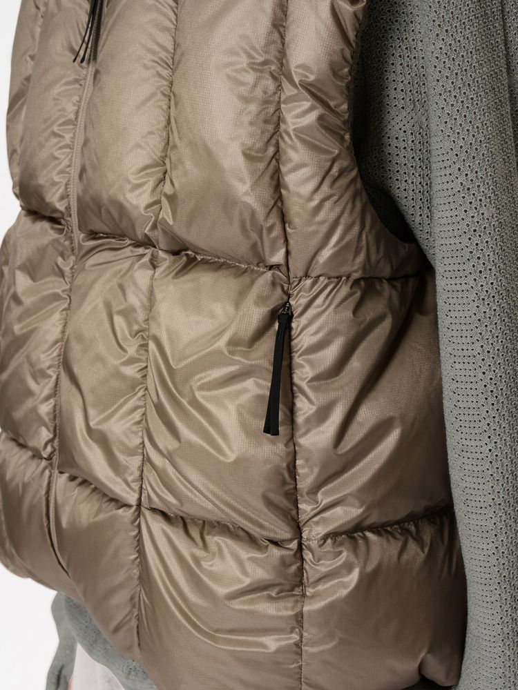 公式・限定】Goldwin 0 スリーディメンショナルダウンライトベスト