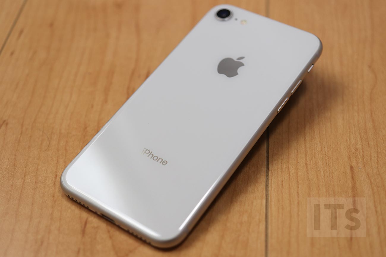 iPhone8 シルバーモデルの実機レビュー！旧モデルと外観と性能の比較も