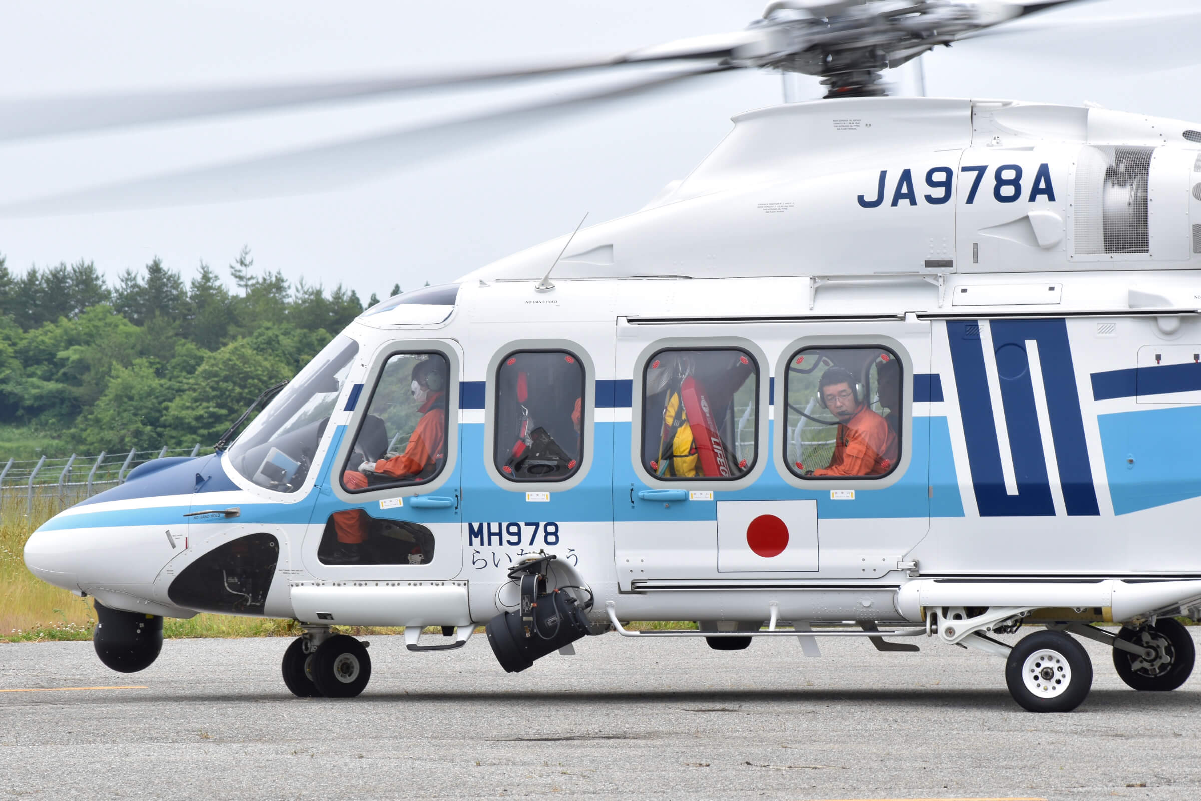 AW139型ヘリコプター「らいちょう」能登空港キャンパスに飛来🚁 | 日本