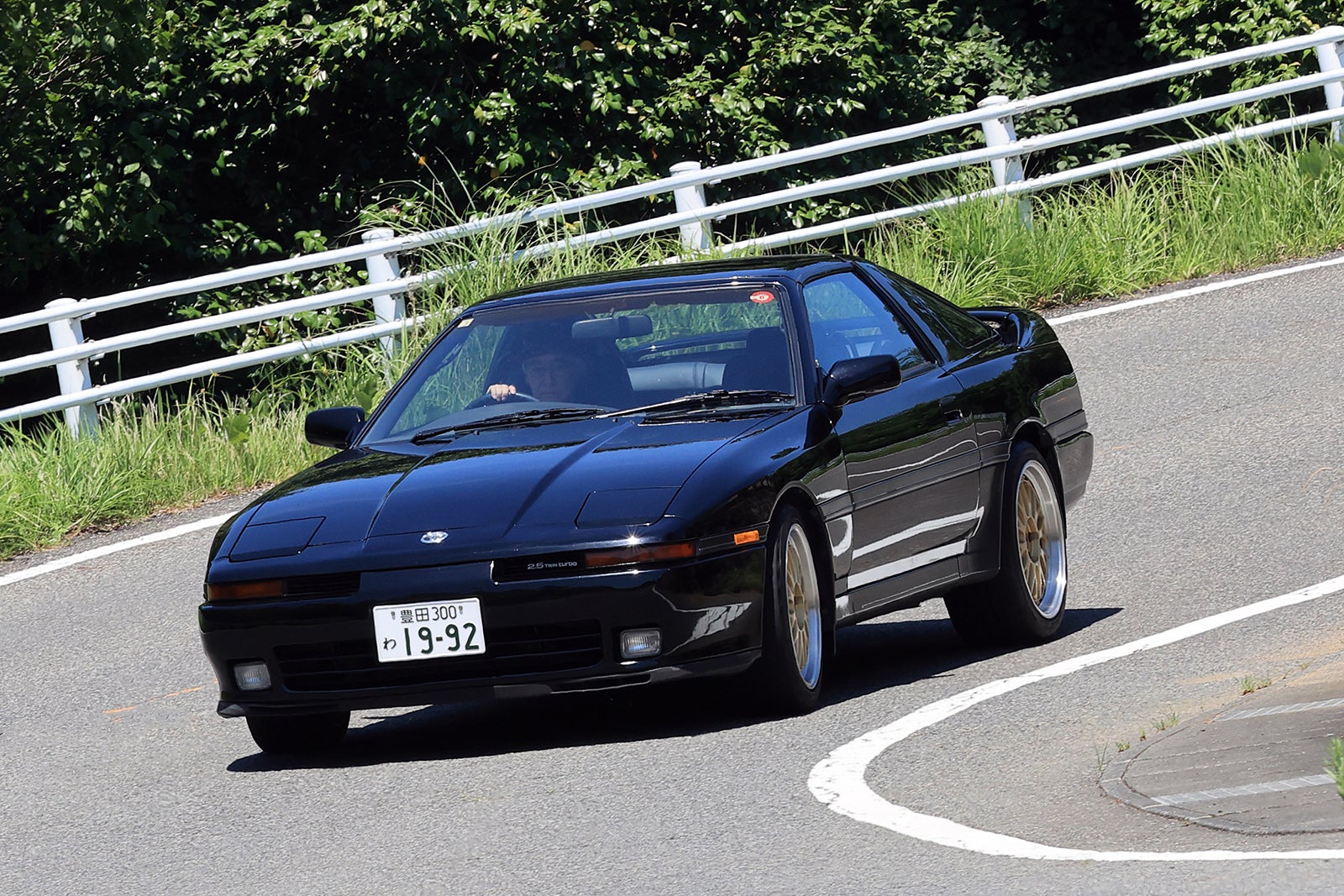 トヨタ・スープラ（A70型）フォトギャラリー｜その旧車、レンタルさせ