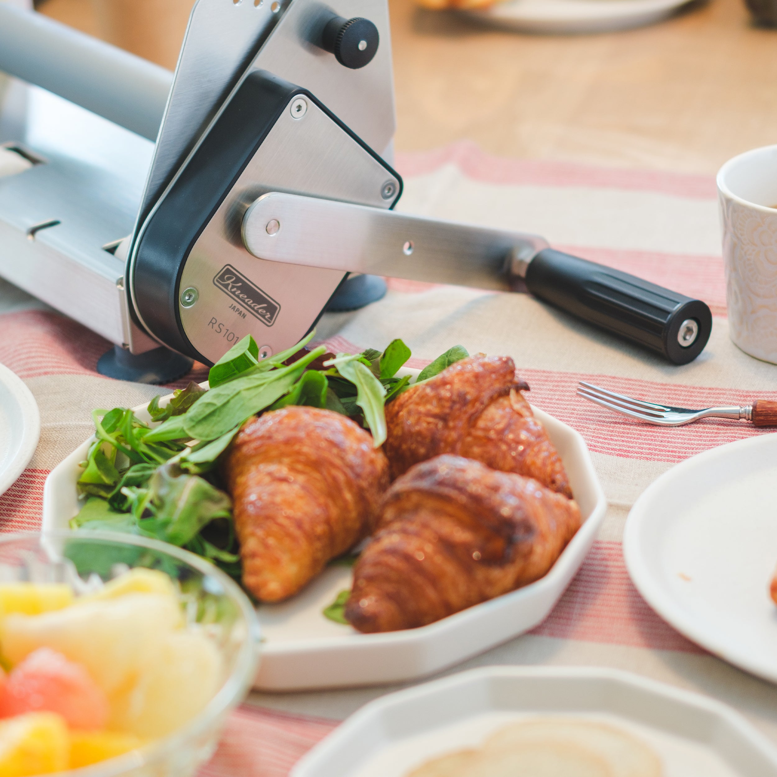 Manual Dough Sheeter RS101 with a Sheeter Board – Japan Kneader