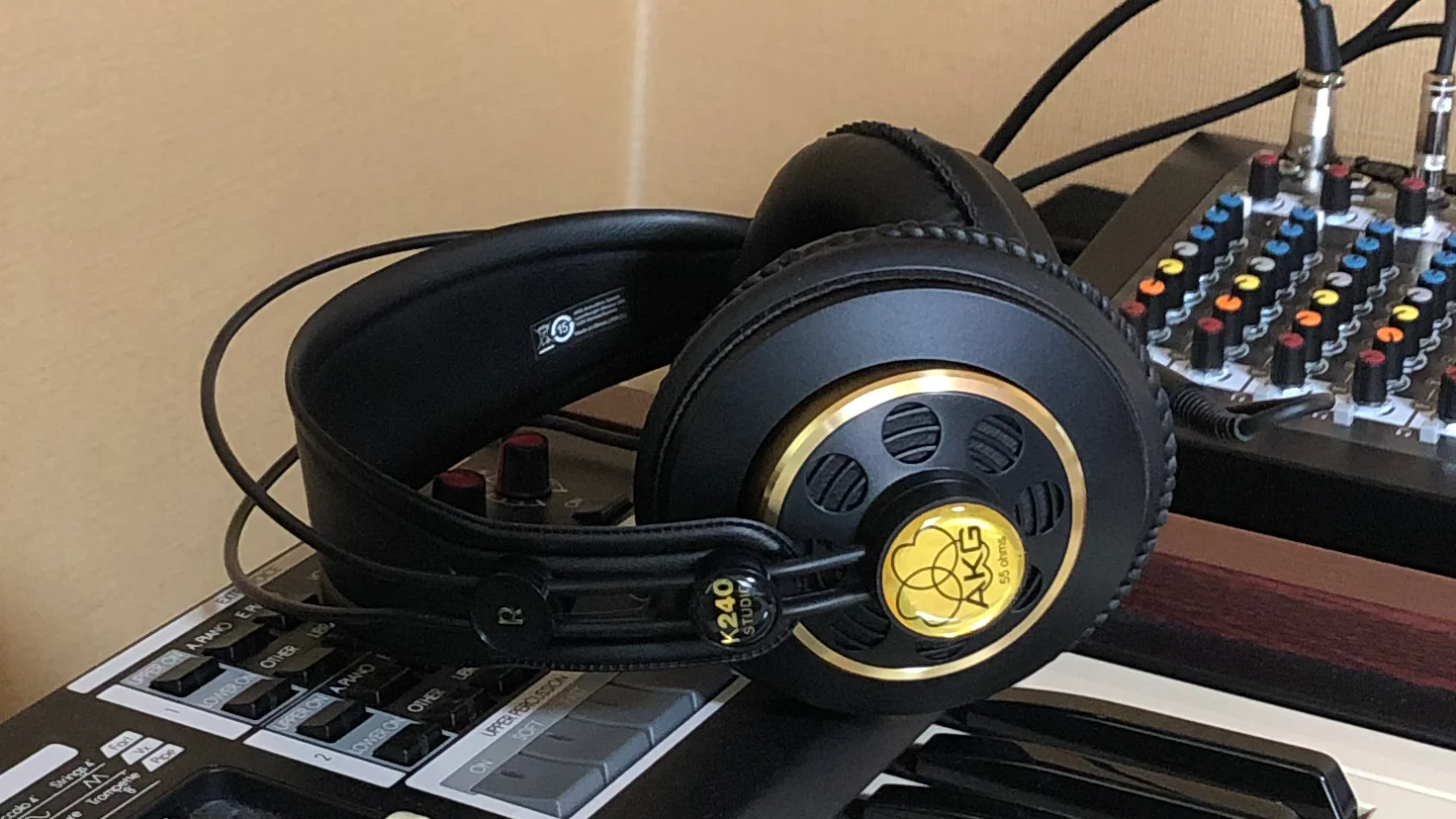 ADAM Audio D3V レビュー: ついに我が家にもまともなモニター