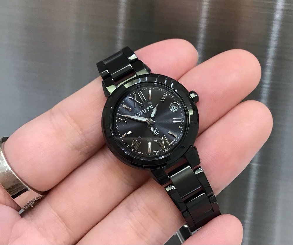 シチズン クロスシー オールブラック限定モデル「ES9435-69E」【腕時計