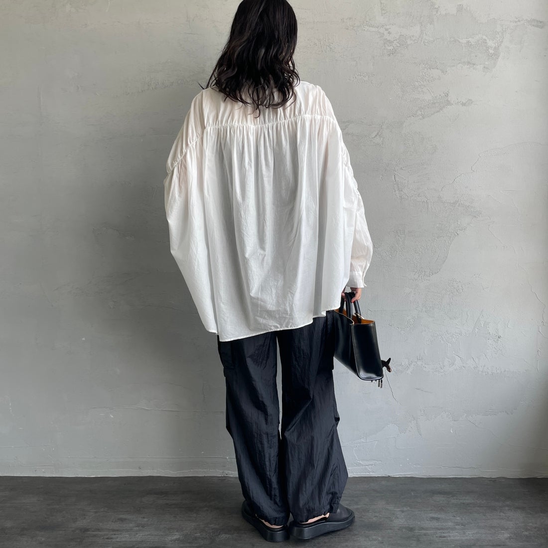mizuiro ind [ミズイロインド] バックギャザーワイドシャツ [1-238975