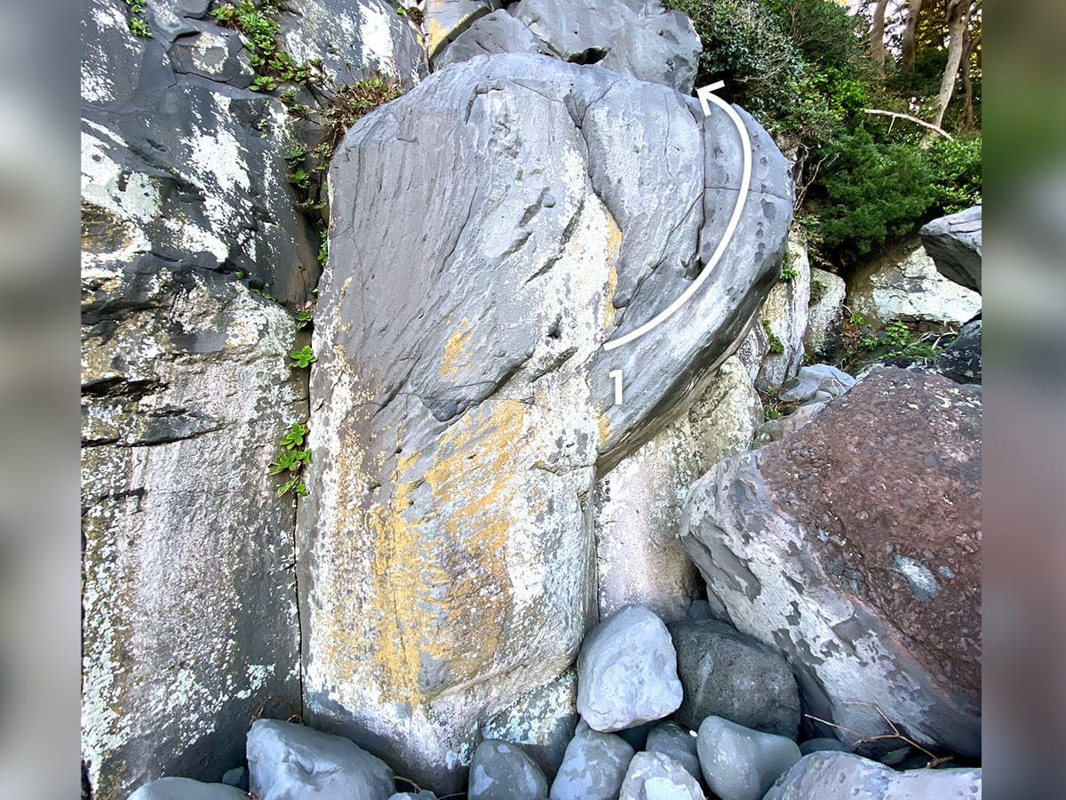 P岩 | 城ヶ崎ボルダーガイド