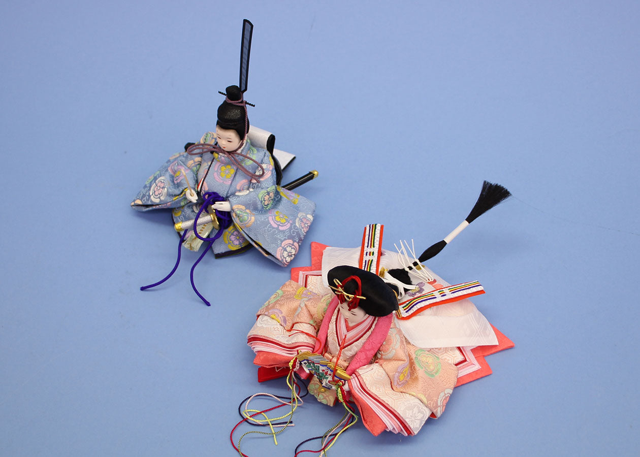 雛人形収納飾り 幅45cm 正絹まめびな 夢桜グレー – 寿鳳人形の東芸