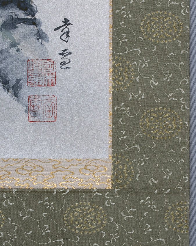 美品 掛け軸 国井柳甫作 金地 鷹に梅図 共箱 太巻き付 縁起物 厄除け