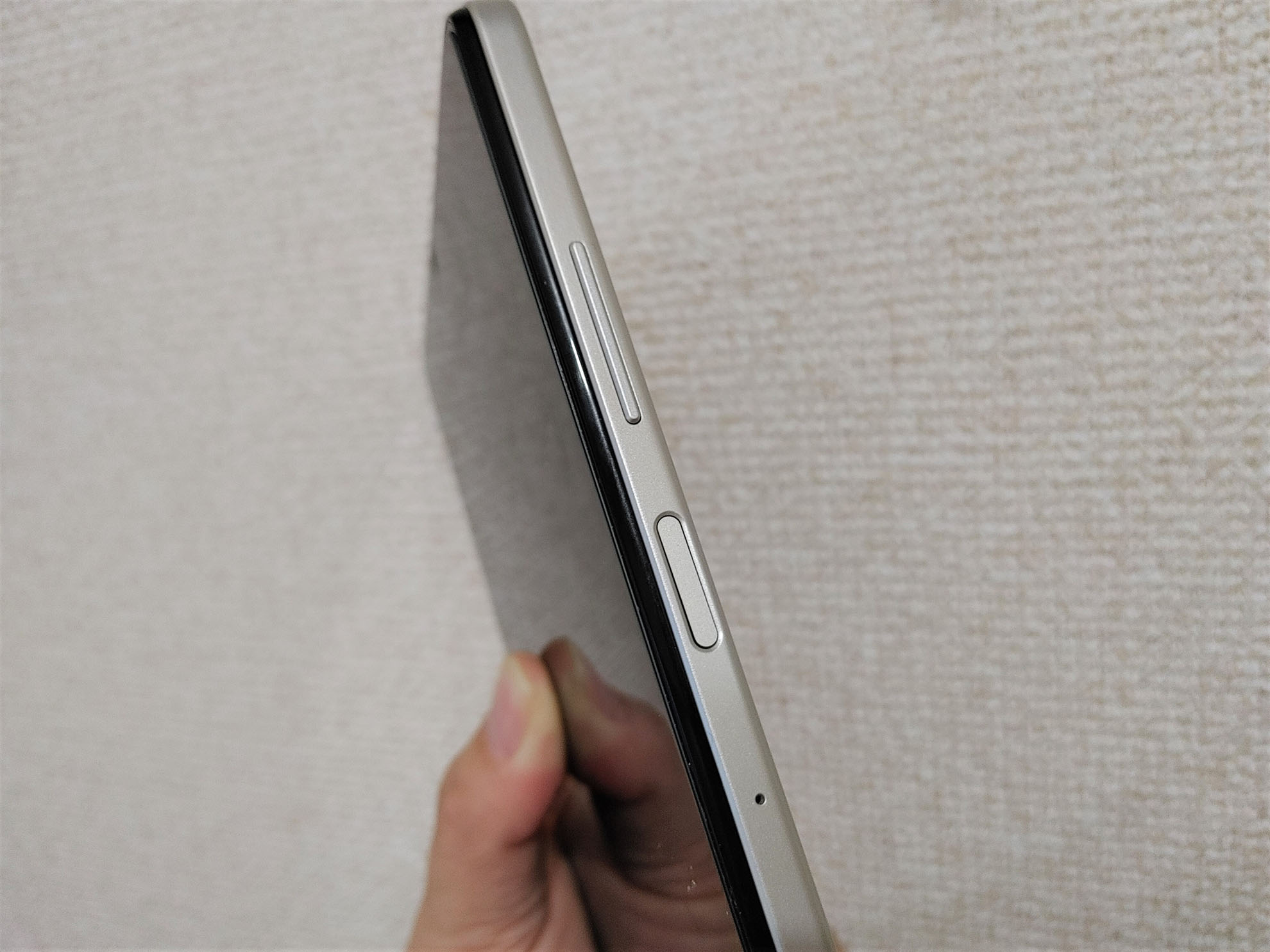 ちょっと使いにくい「d-tab Compact d-42A」の指紋認証センサー