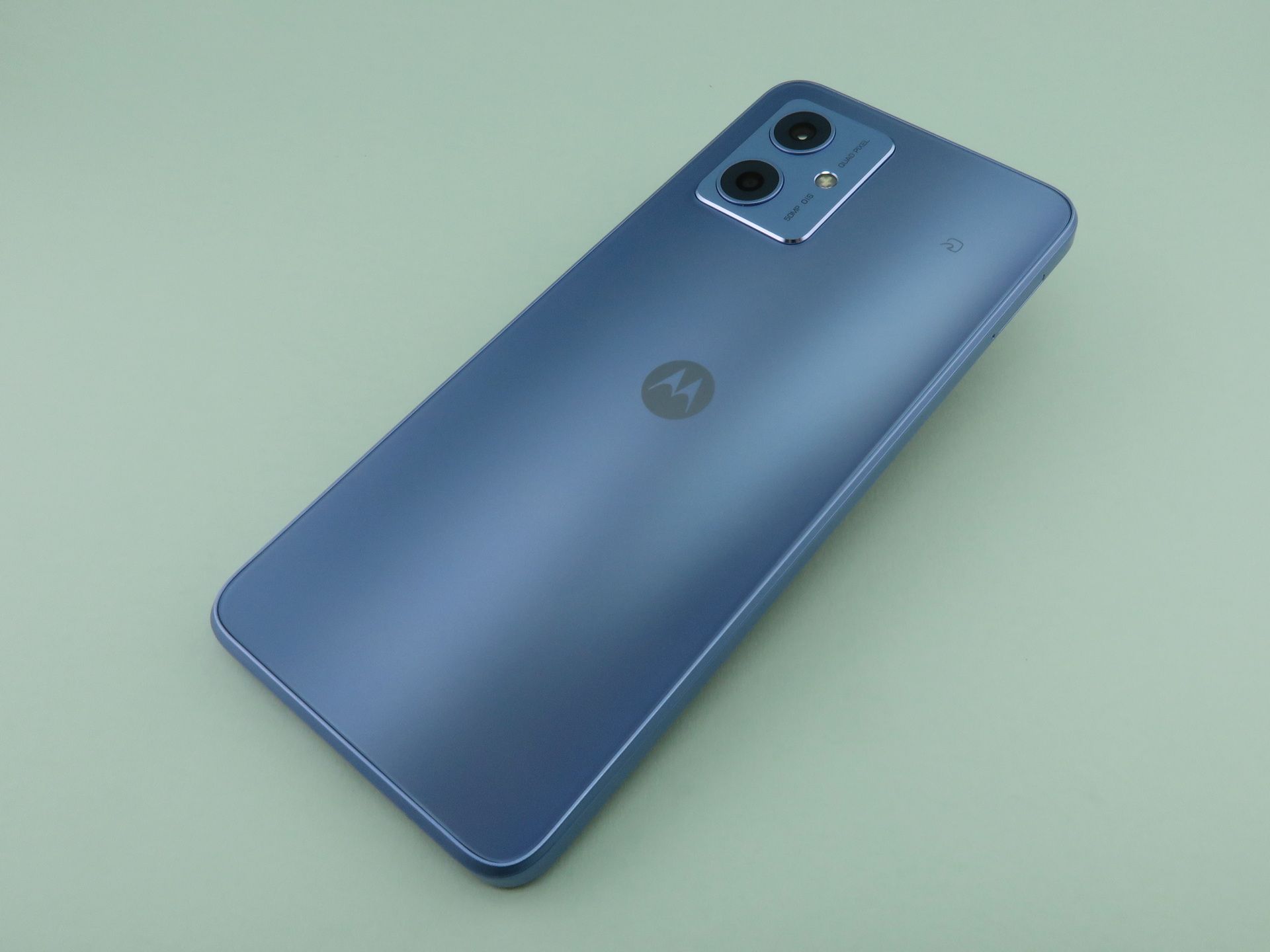 moto g64 5G」、コストと機能をバランスさせたFeliCa搭載