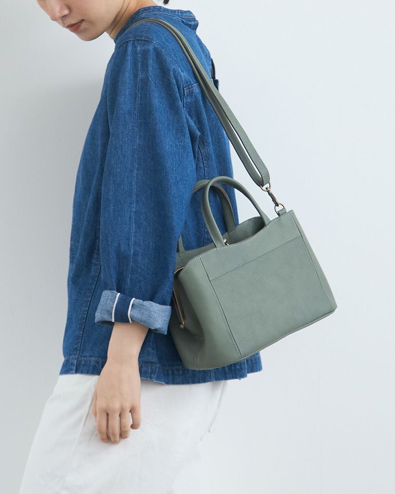 シーンに合わせて使い分ける2WAY「ミルフィーユ がま口 2WAY