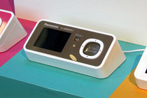 パナソニック、配線工事不要のワイヤレスドアモニター「ドアモニ