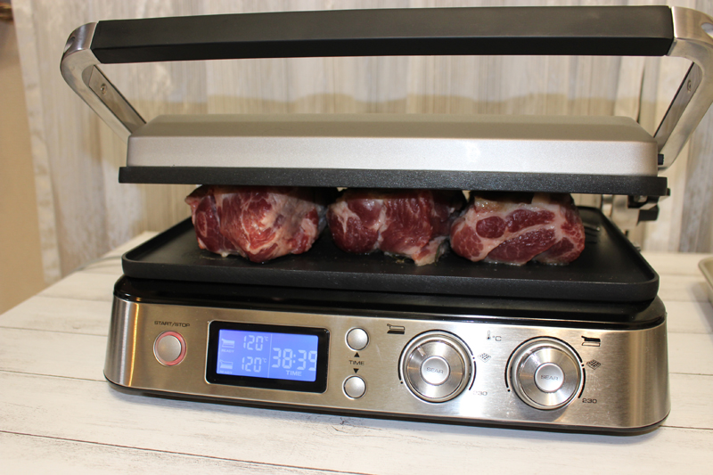 異なる温度にできる2面プレートが便利! デロンギのマルチグリルは塊肉
