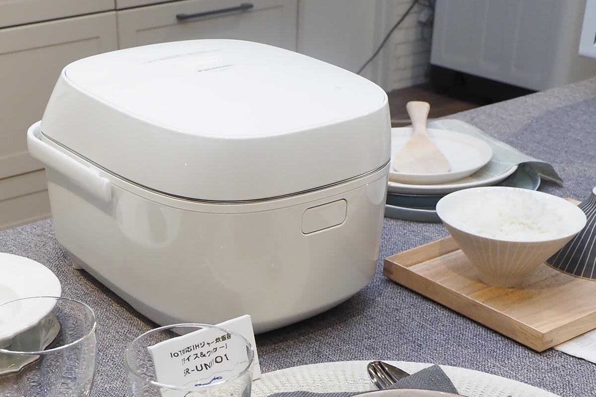 パナソニック、欲しい機能だけ後で選べるシンプル炊飯器。おかず調理も