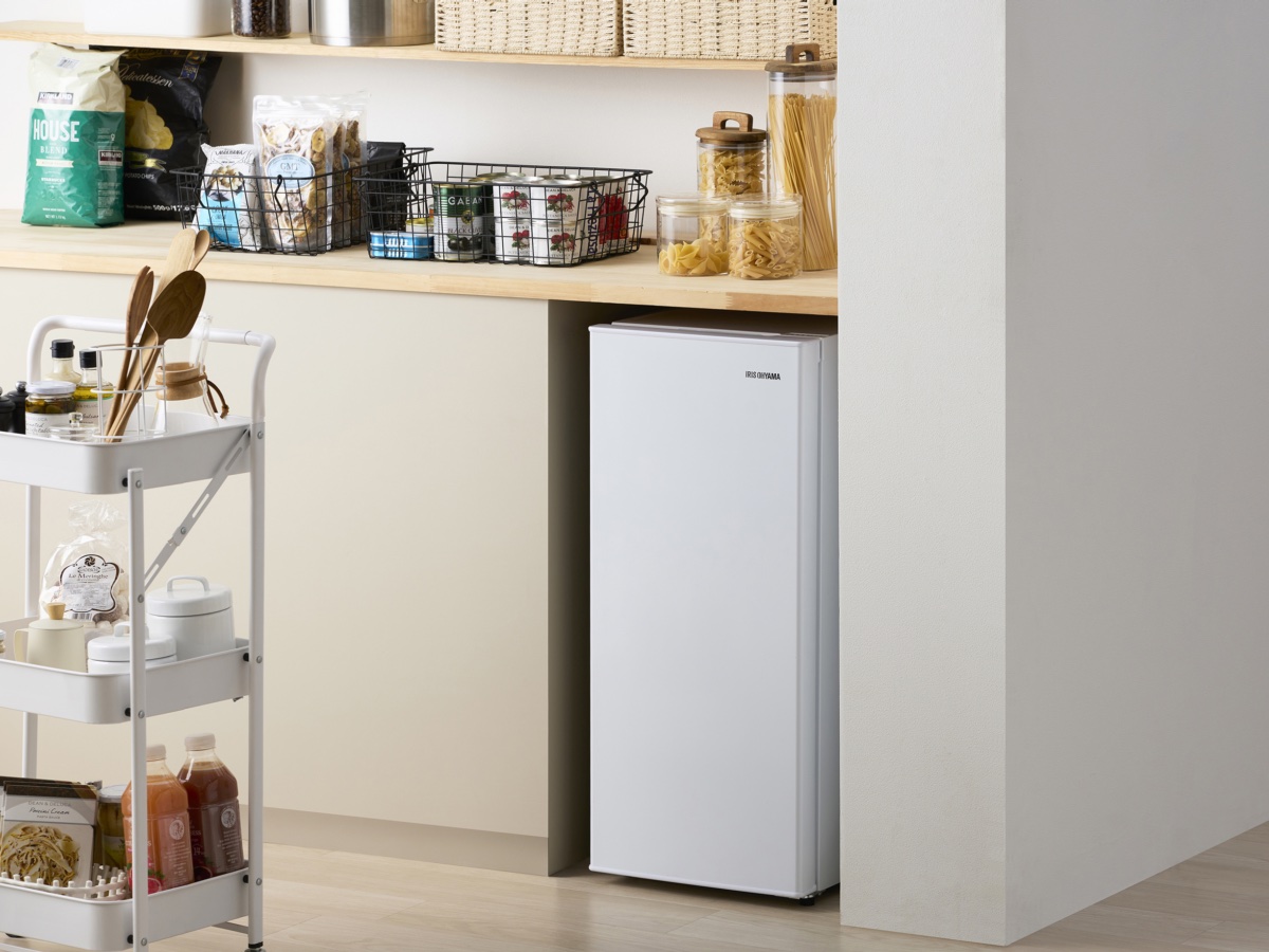 アイリスの冷凍庫「スキマックス」狭い場所に収まる - 家電 Watch