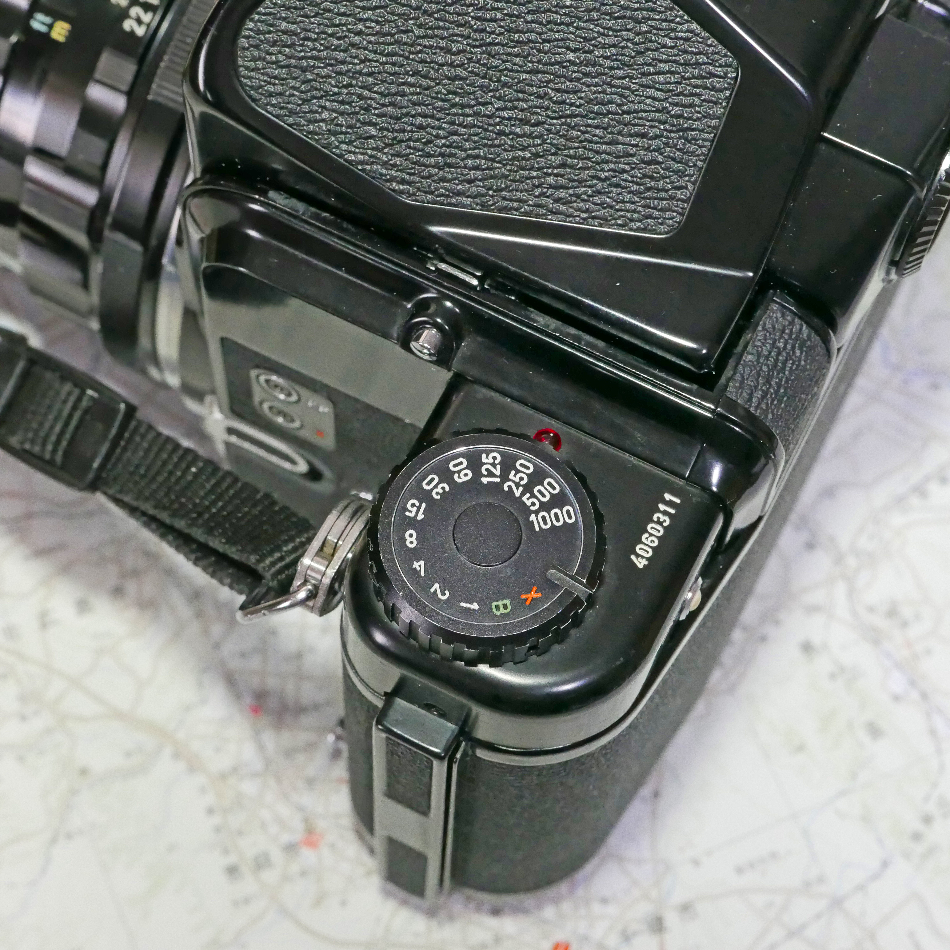 PENTAX67（6×7）いわゆるバケペン、アイレベルファインダーのデカさが