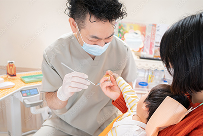 小児歯科 怖がるお子さんはトレーニングから♪ | かさいエキ総合歯科