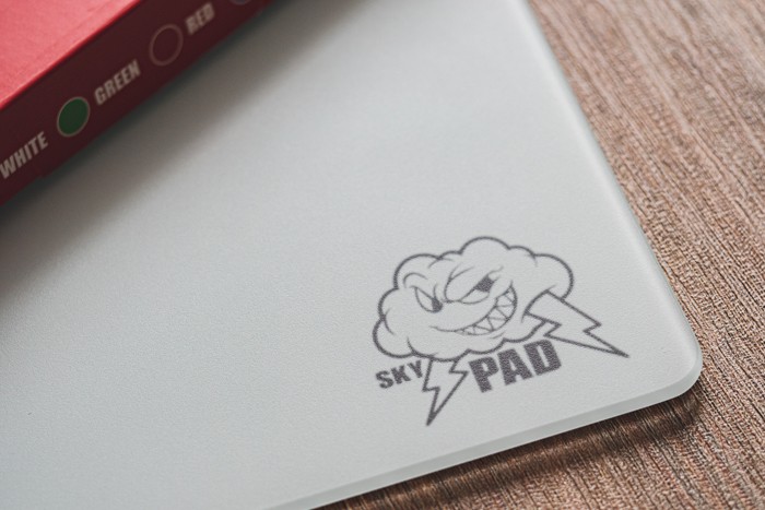 強化ガラス製マウスパッド「SkyPAD Glass2.0」レビュー：確かにガラス
