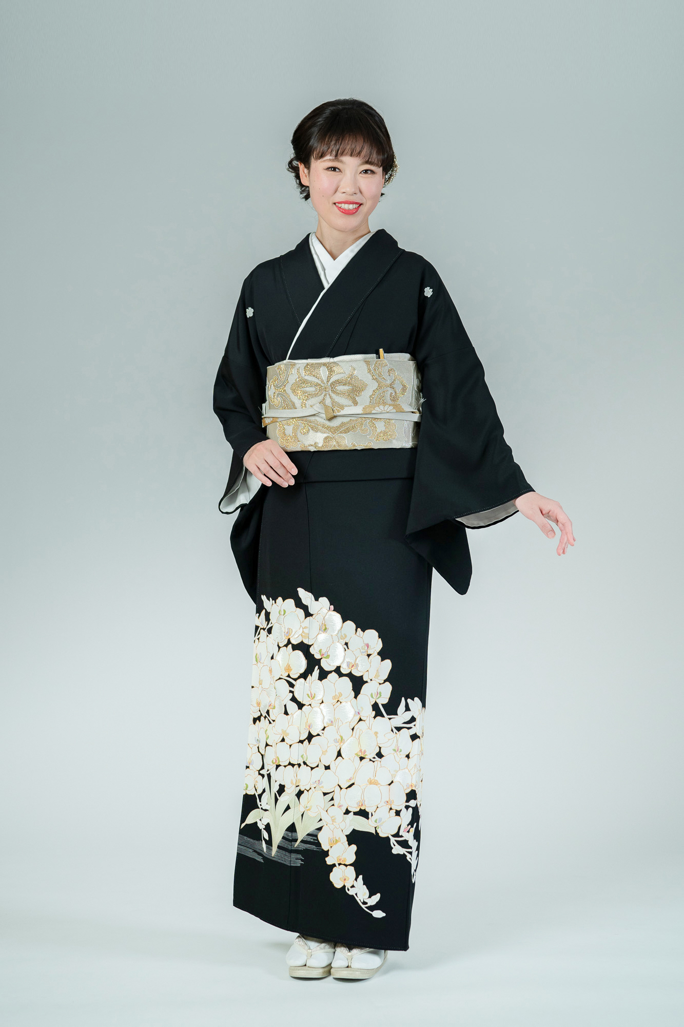 最高級黒留袖レンタル】t-675 最高級の京友禅黒留袖 「胡蝶蘭・刺繍