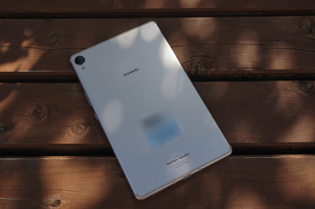 レビュー】HUAWEI MediaPad M6 8.4 LTE、通話も可能でこのサイズでは