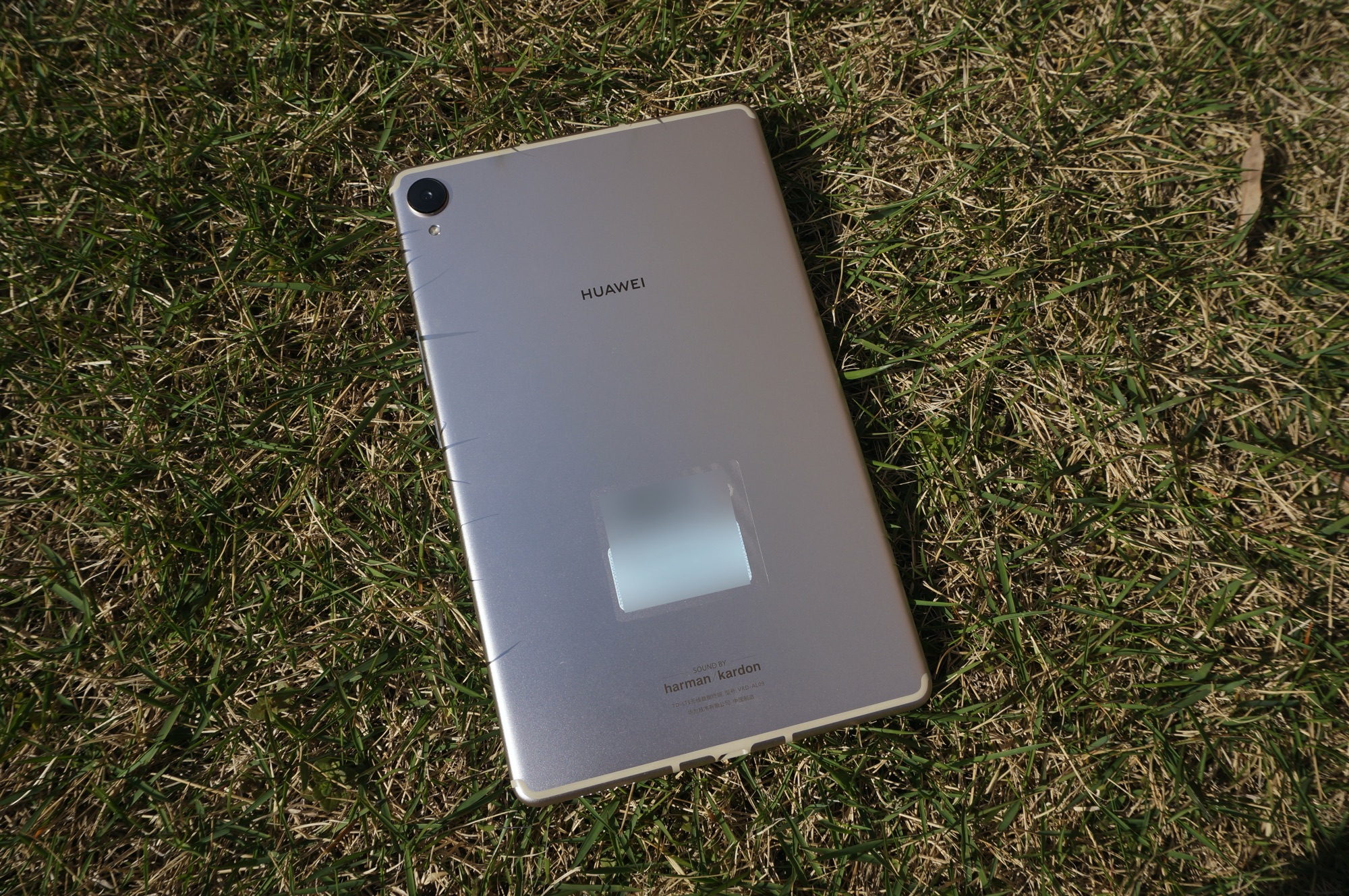 レビュー】HUAWEI MediaPad M6 8.4 LTE、通話も可能でこのサイズでは