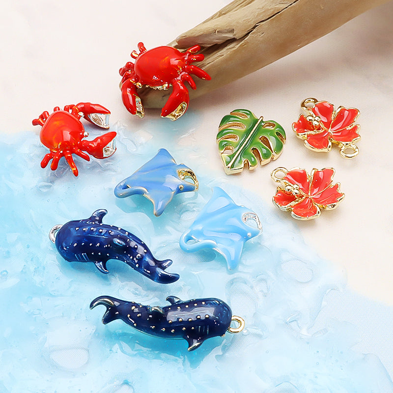 チャーム ジンベエザメ ネイビー/G – 貴和製作所オンラインストア