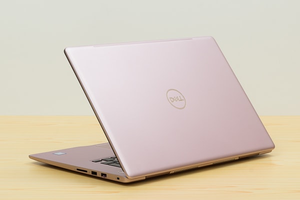 デル New Inspiron 15 7000 （7570）レビュー！ スタイリッシュで