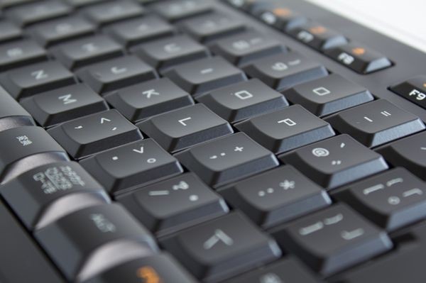 高さ9.3mmの極薄キーボード「Illuminated Keyboard k740レビュー