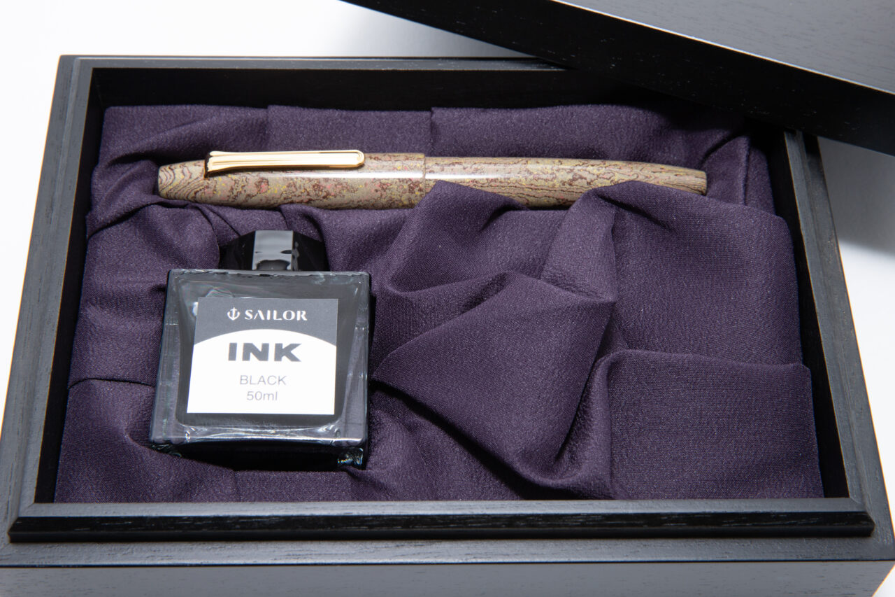 積層エボナイト長刀研ぎ万年筆】数量限定品「憧憬」～日本画がモチーフ