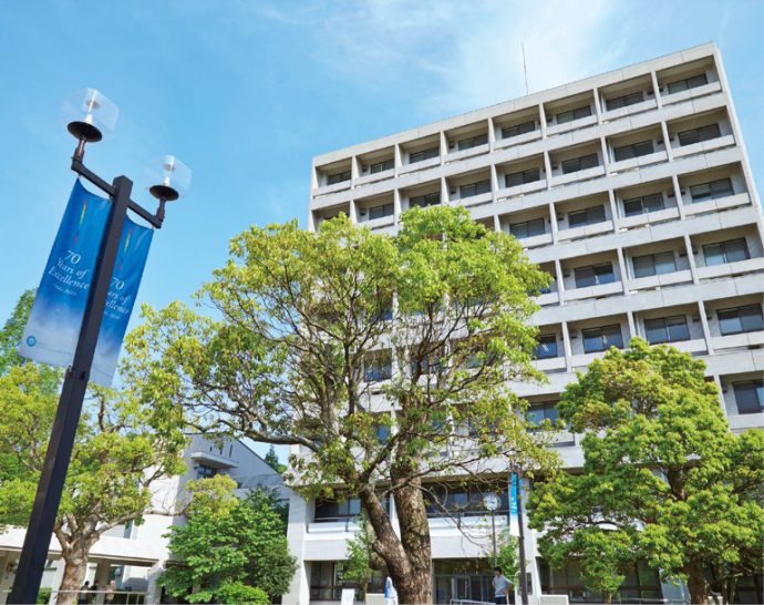 神戸市外国語大学創立70周年〝行動する国際人〟を育てる［インタビュー