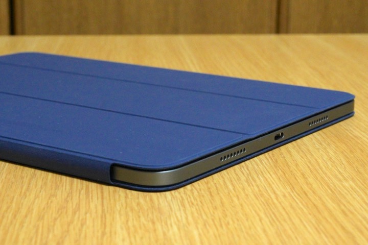 気軽に着脱できる純正ケース「Smart Folio」＆Belkin製USB-C