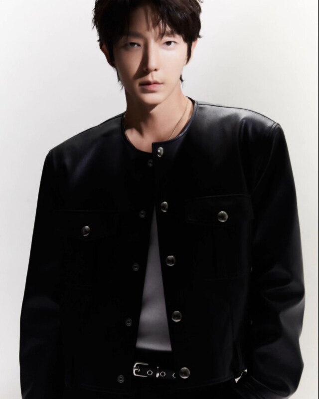 イ・ジュンギ、まさに彫刻そのもの…モノクロでさらに際立つビジュアル