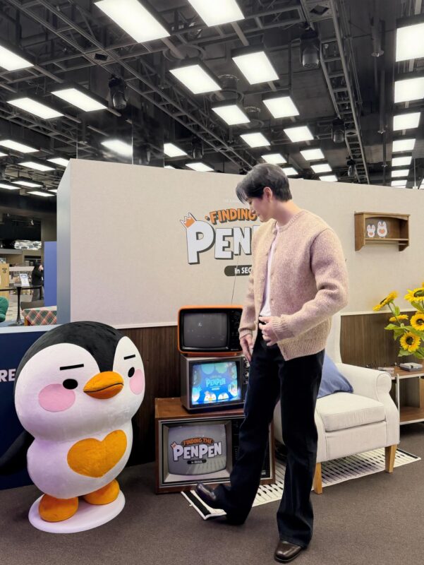 2PM」ジュノ、「大王ペンペン」登場！…ポップアップ会場で体験も | K