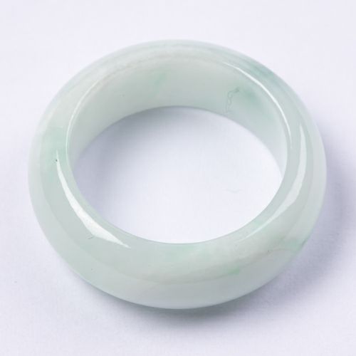 17号・ほんのり緑・透明感抜群・艶美麗】（高品質淡緑色ヒスイ）糸魚川